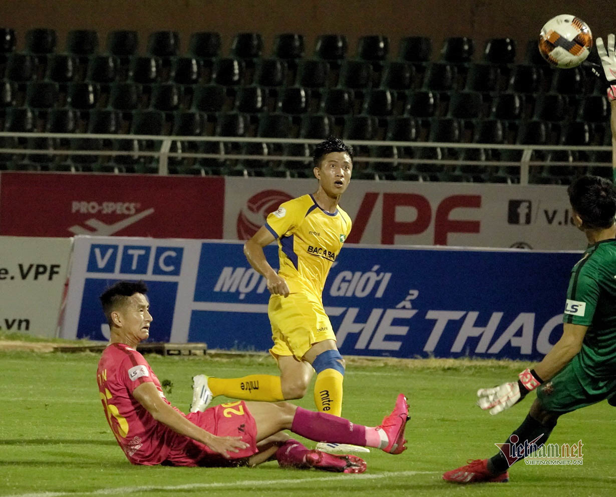 Tuyển Việt Nam: V-League không hủy, thầy Park vẫn bất an