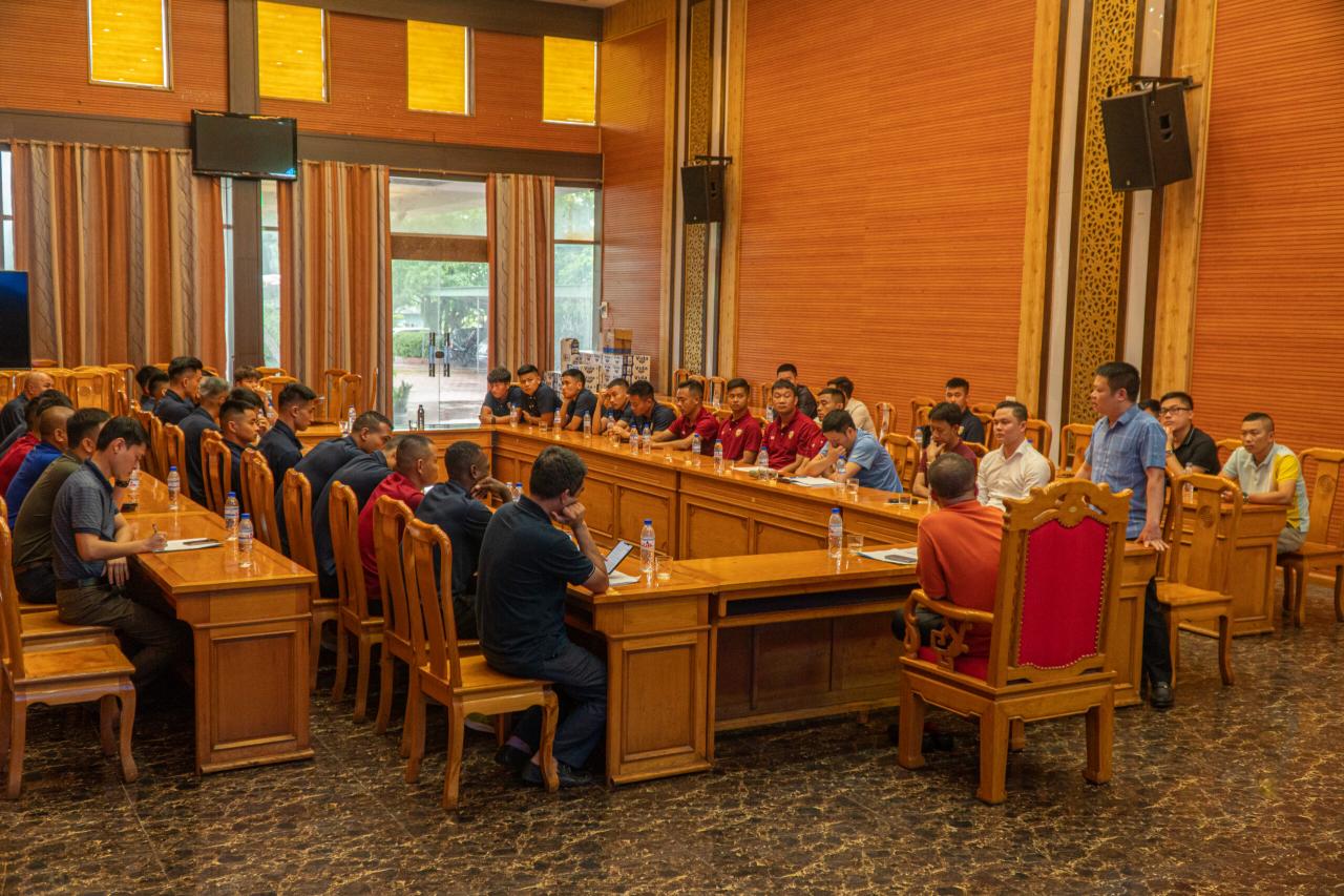 làm việc với CLB Hồng Lĩnh Hà Tĩnh