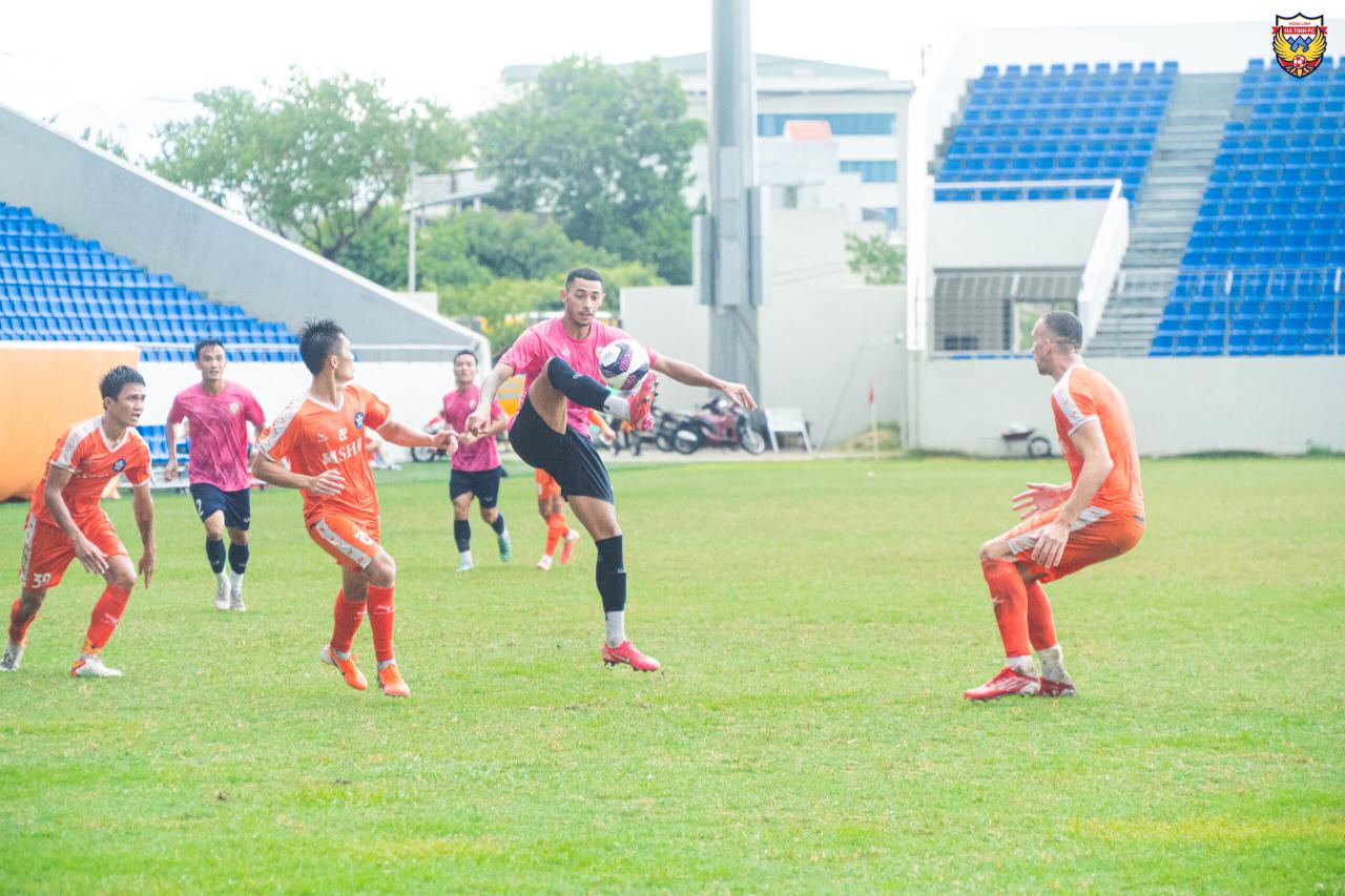 Kết thúc chuyến tập huấn bằng một trận đấu