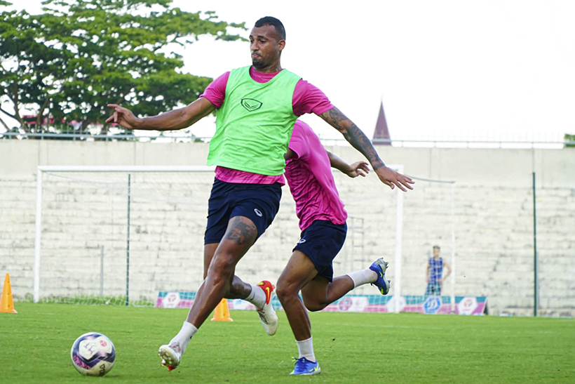 Trung vệ Janclesio được kỳ vọng là "hòn đá tảng" nơi hàng thủ của HLHT ở trận đấu này. Ảnh HLHT FC