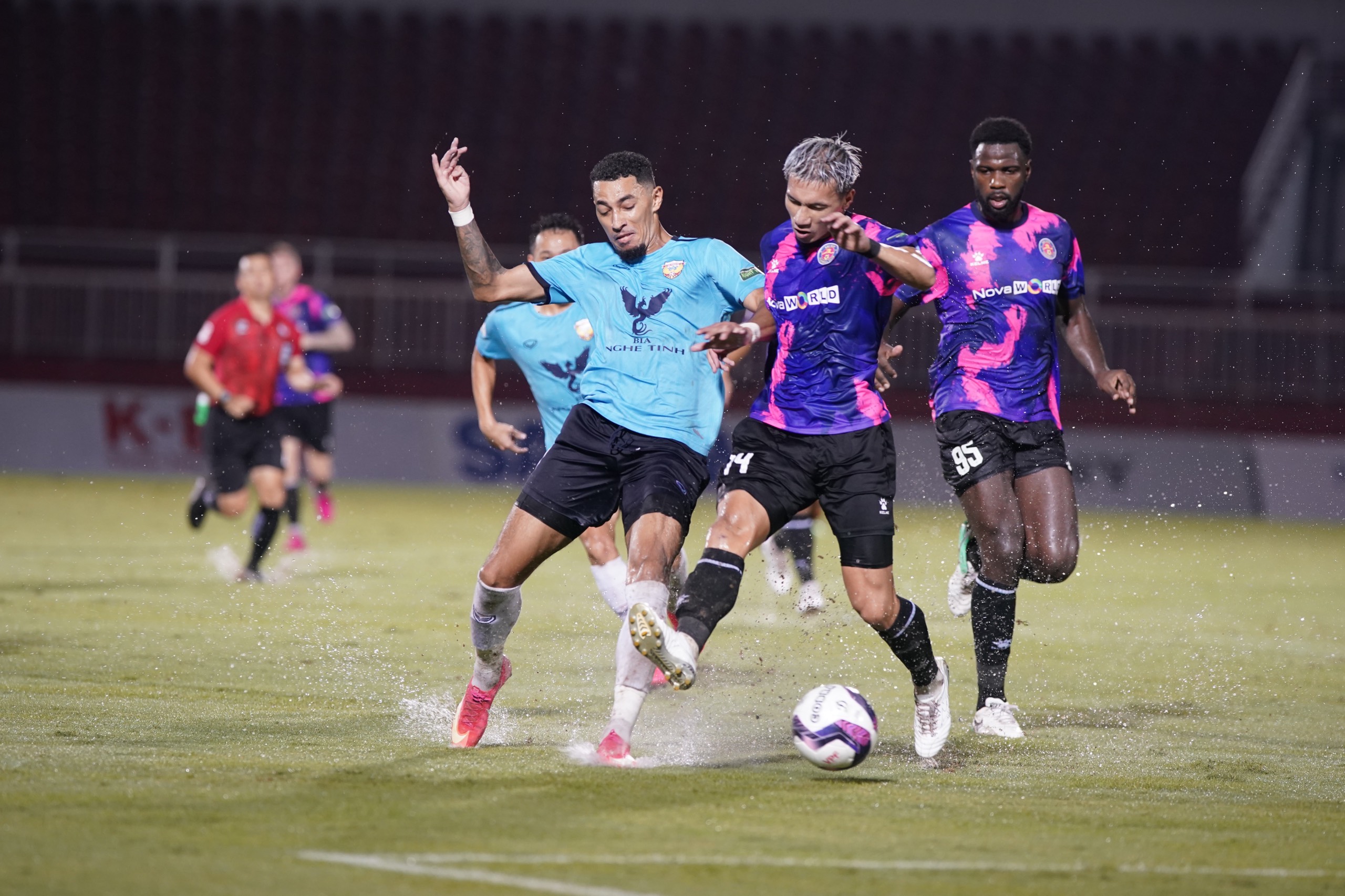 Trận đấu này, các cầu thủ đội bóng núi Hồng