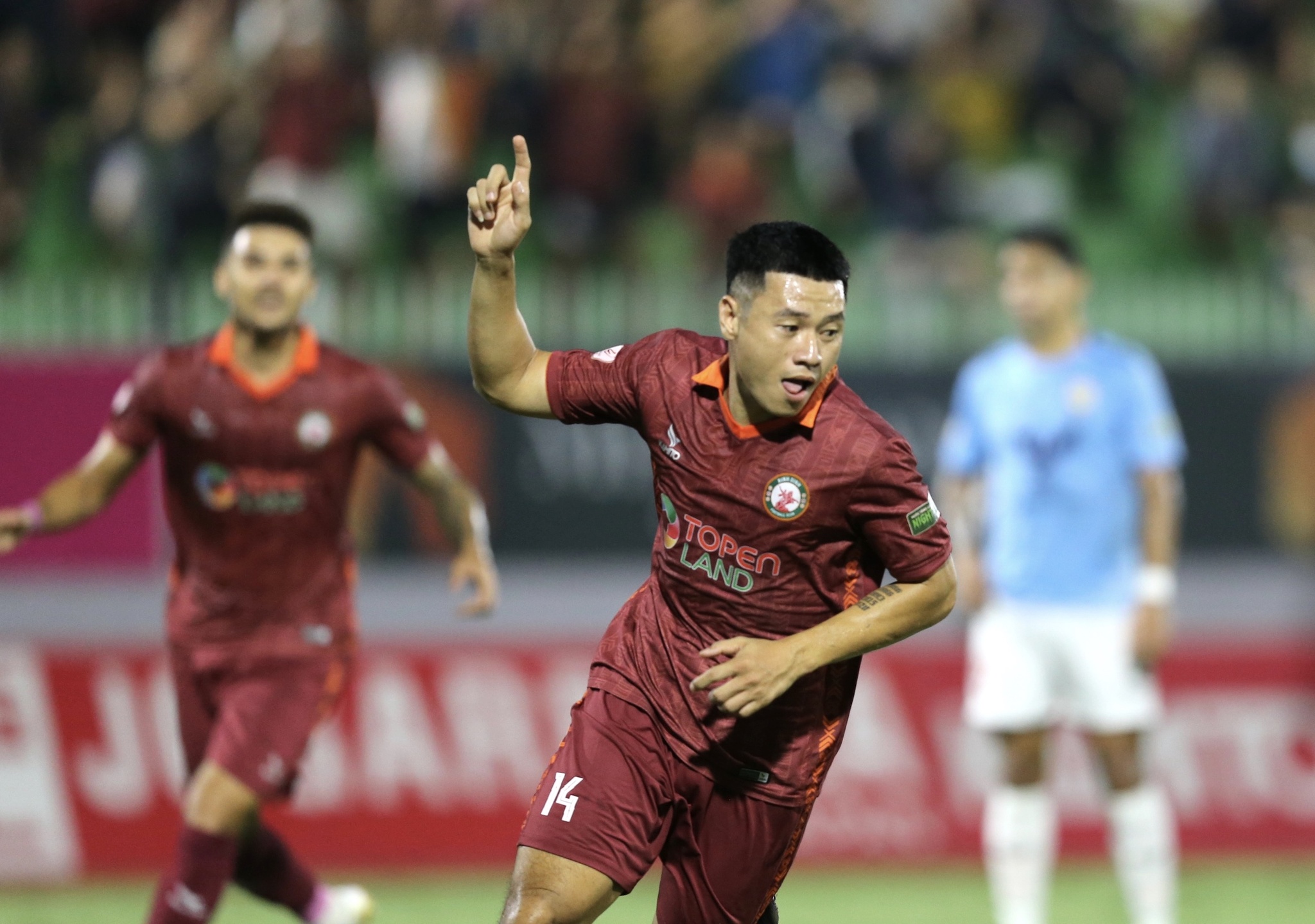 Cầu thủ Văn Thuận